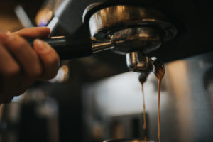 espresso-shot-pouring-in-williams-az-coffee-drive-thru-restaurant-for-travelers